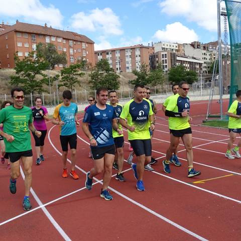 Fernando Lorenzo imparte una sesión de entrenamiento en el que participan corredores del C. D. Zamora Corre - Adarsa_87