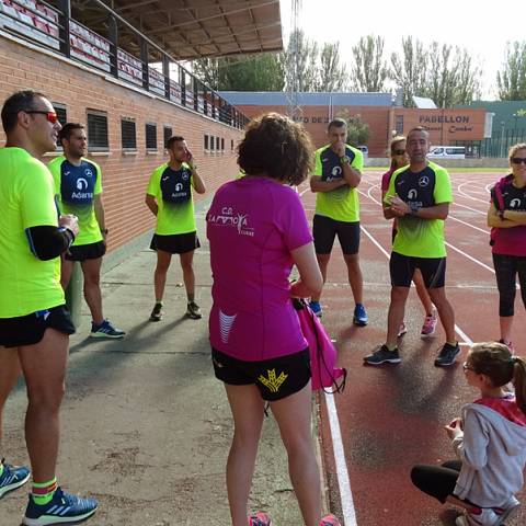 Fernando Lorenzo imparte una sesión de entrenamiento en el que participan corredores del C. D. Zamora Corre - Adarsa_76