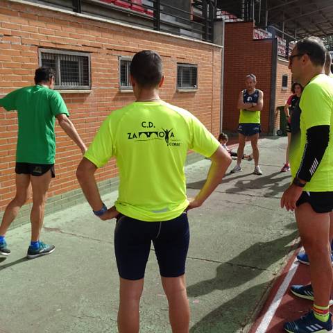 Fernando Lorenzo imparte una sesión de entrenamiento en el que participan corredores del C. D. Zamora Corre - Adarsa_85