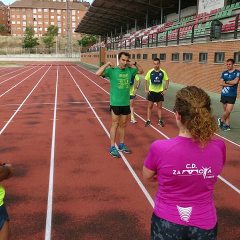 Fernando Lorenzo imparte una sesión de entrenamiento en el que participan corredores del C. D. Zamora Corre - Adarsa_86