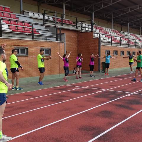 Fernando Lorenzo imparte una sesión de entrenamiento en el que participan corredores del C. D. Zamora Corre - Adarsa_82