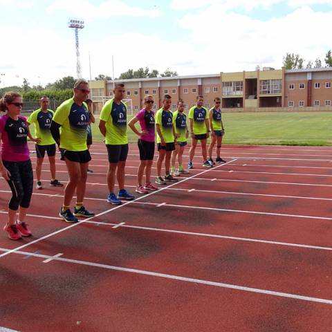 Fernando Lorenzo imparte una sesión de entrenamiento en el que participan corredores del C. D. Zamora Corre - Adarsa_80